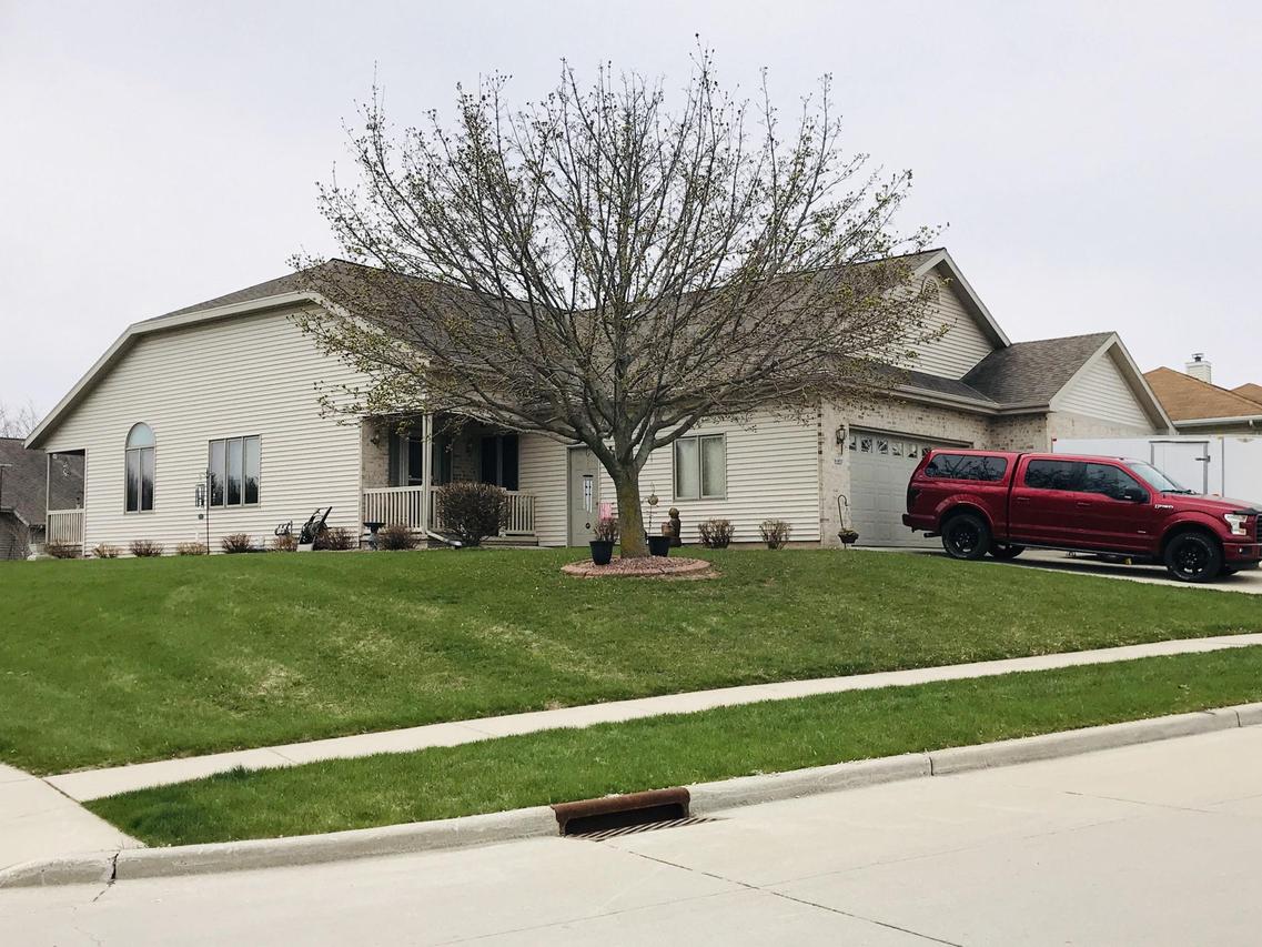 4903 Roneta Ln., Manitowoc, WI 54220