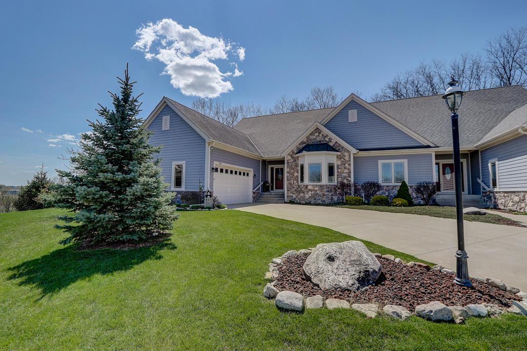 3609 Shade Tree Ct, Waukesha, WI 53188
