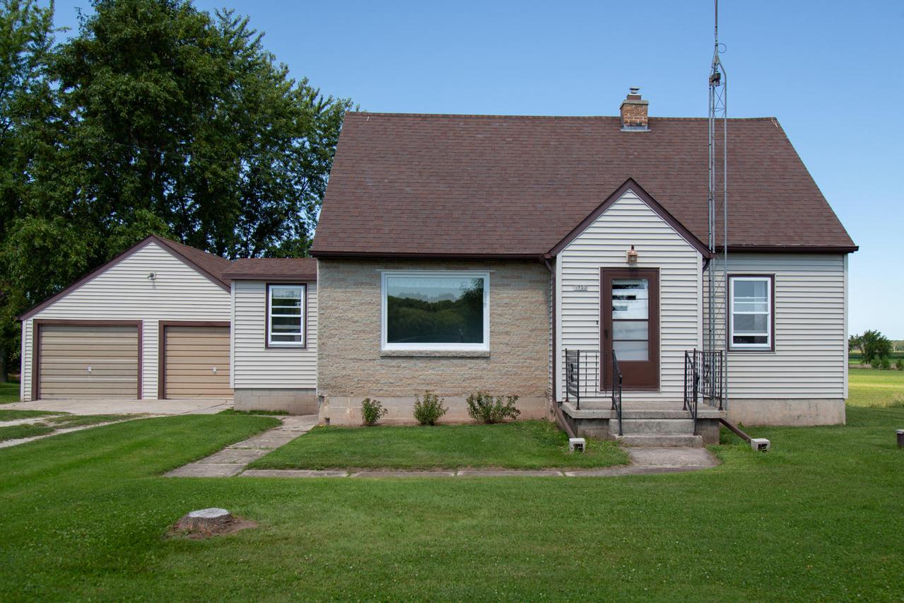 3722 Newtonburg Rd., Newton, WI 54220