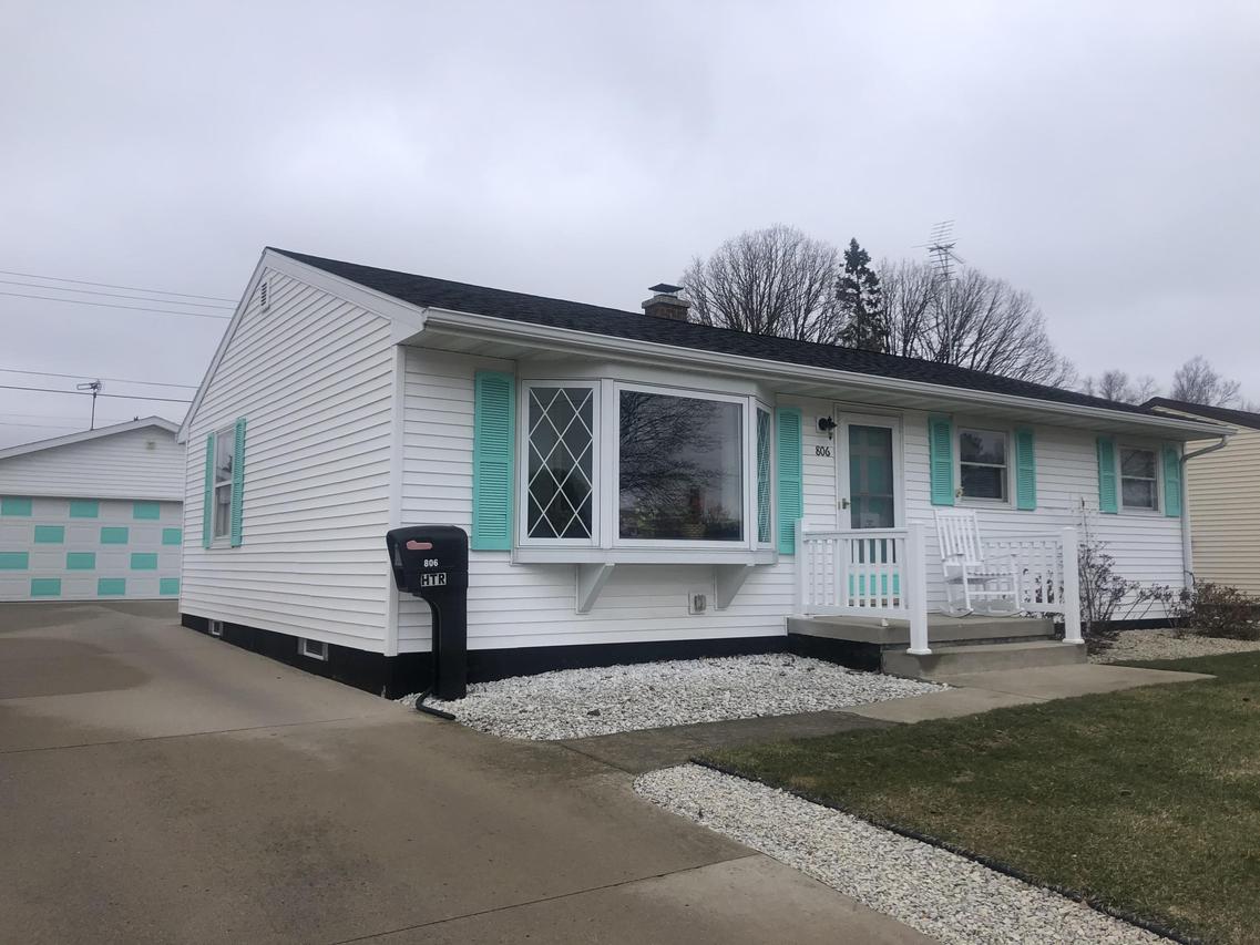 806 S 35th St., Manitowoc, WI 54220