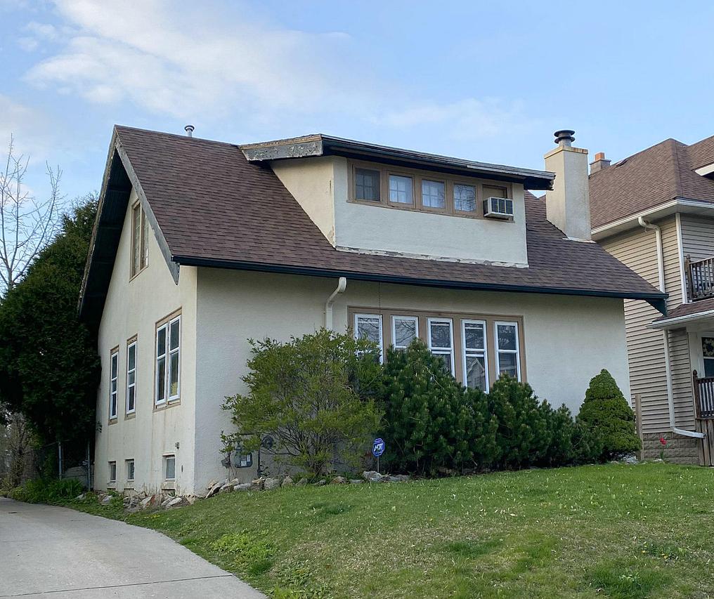 6216 W Lloyd St., Wauwatosa, WI 53213