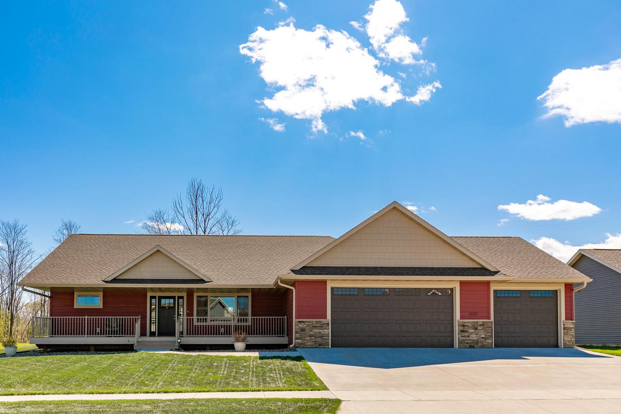 1622 Cherry Ln, Holmen, WI 54636