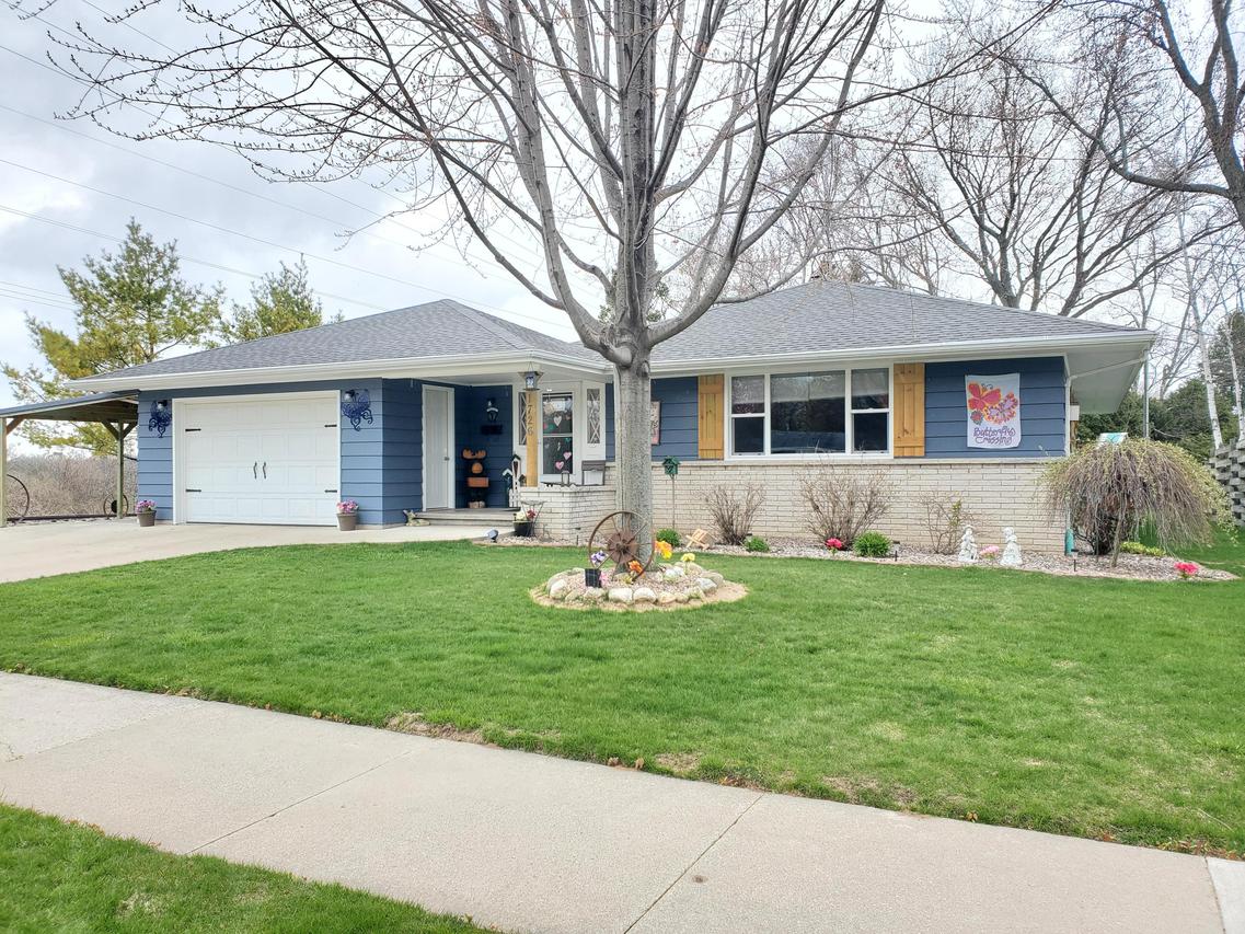 1726 Nagle, Manitowoc, WI 54220