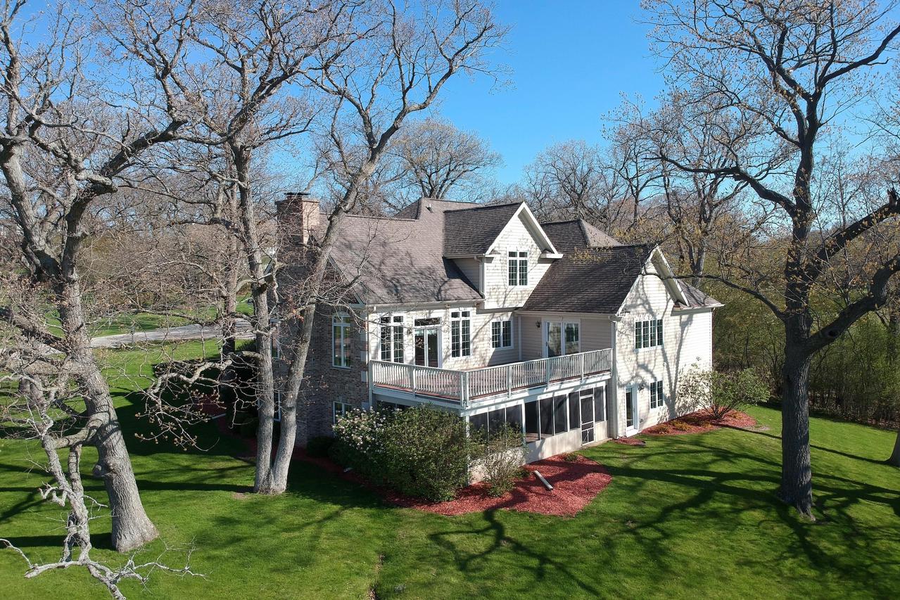 1301 Prestwick Dr., Geneva, WI 53147