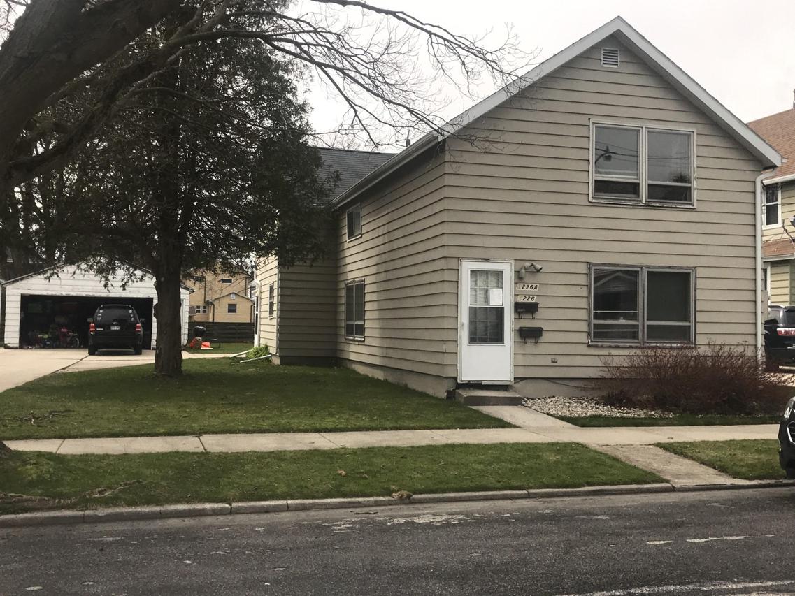 1226 S 11th St., Manitowoc, WI 54220