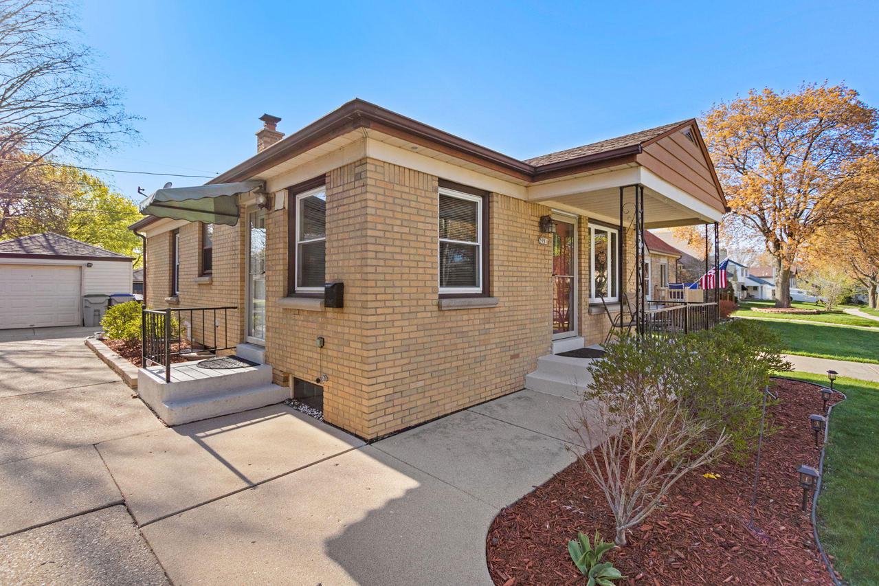 3981 S Taylor Ave., Milwaukee, WI 53207