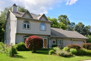 W301S10363 Hillside Dr, Mukwonago, WI 53149