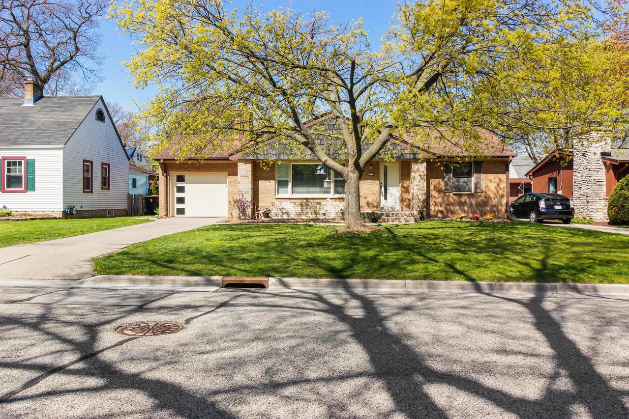 537 N 114th St., Wauwatosa, WI 53226