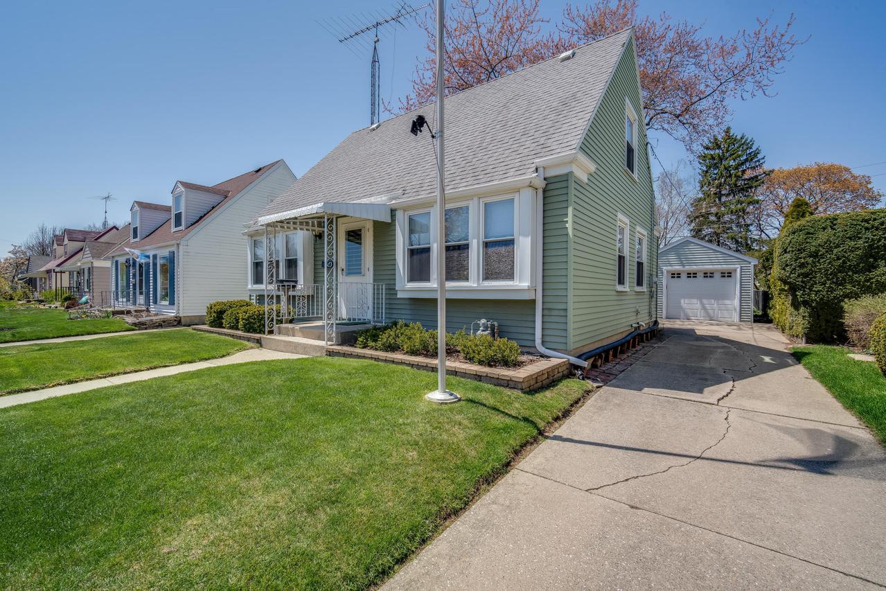 2204 Hayes Ave., Racine, WI 53405