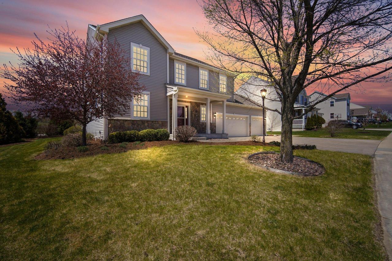1520 Rockridge Way, Waukesha, WI 53188