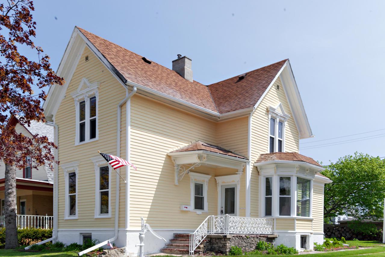 1519 N Main St, Racine, WI 53402