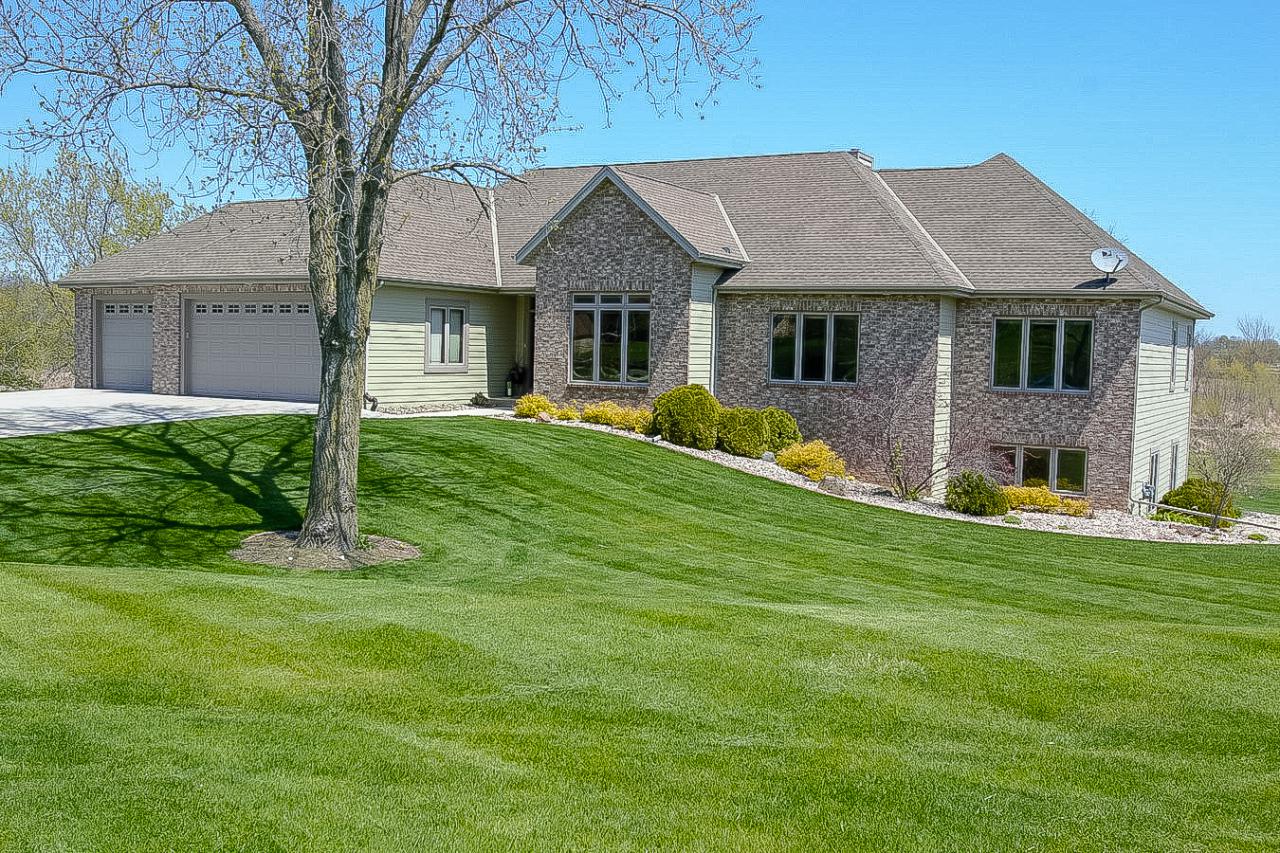 W235S7560 Vernon Hills Dr., Vernon, WI 53103