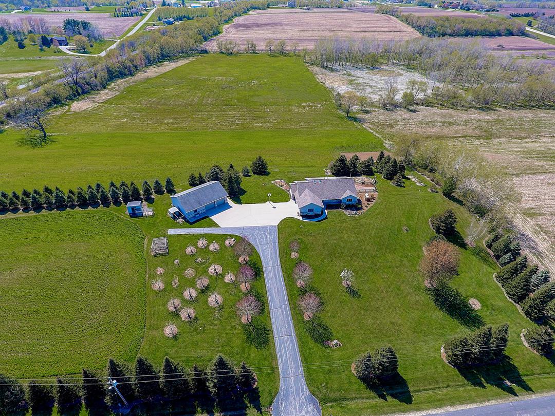 N1713 Bluebird Rd., Watertown, WI 53098
