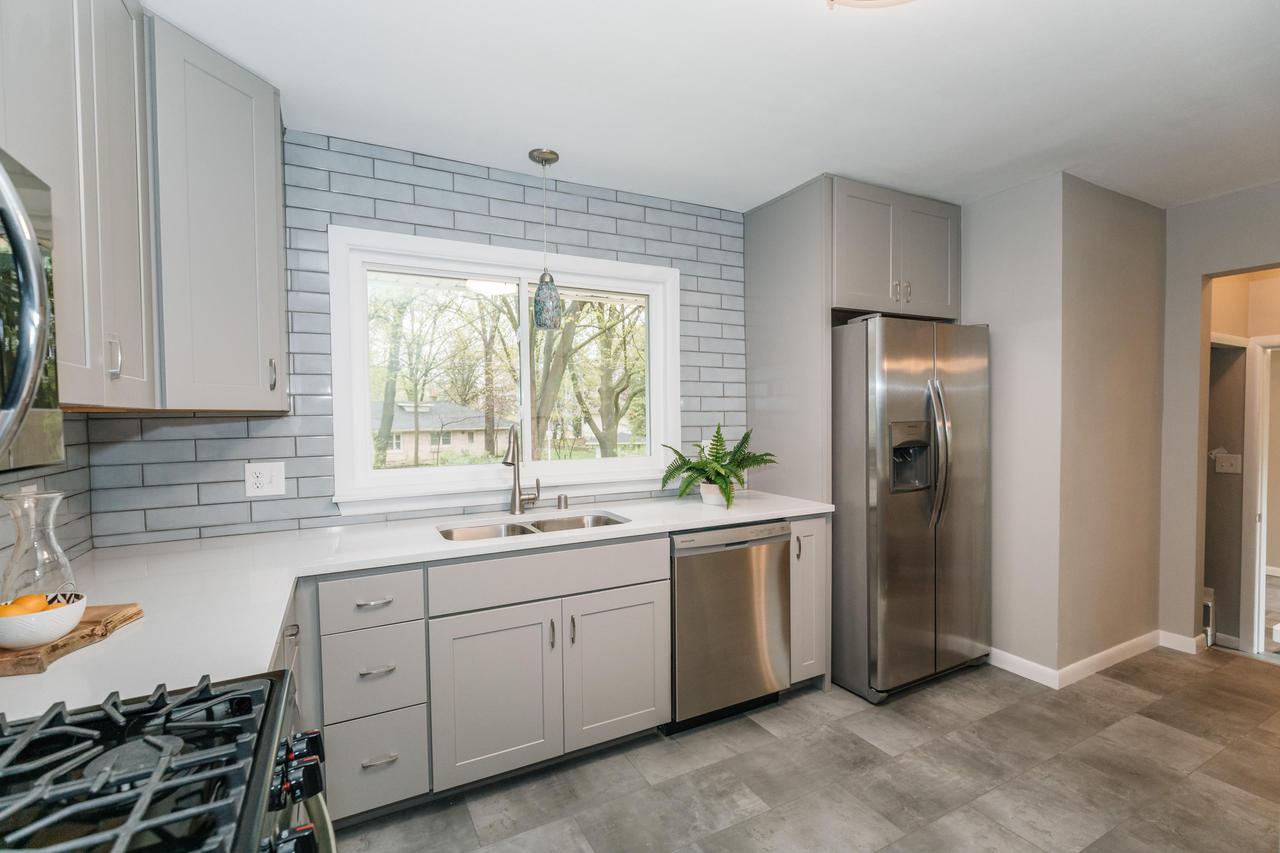 2356 N 118th St Mvp13, Wauwatosa, WI 53226