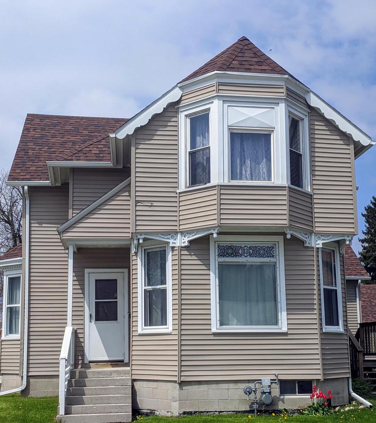 1036 S 13th St, Manitowoc, WI 54220