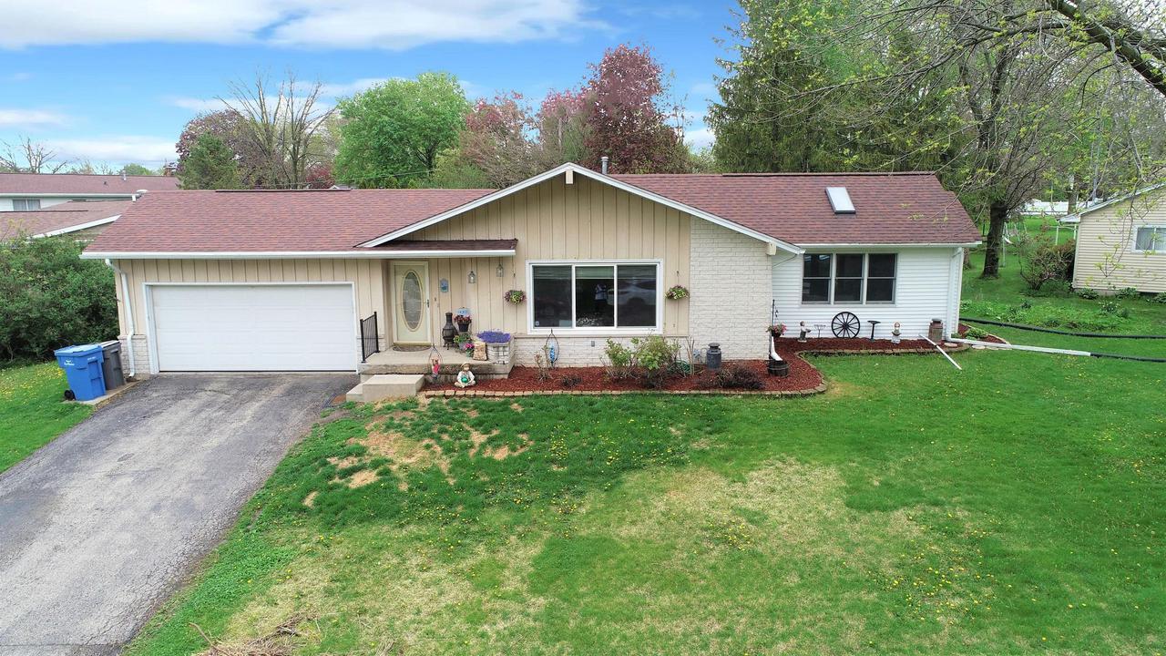 1305 Riverview Ln., Watertown, WI 53094