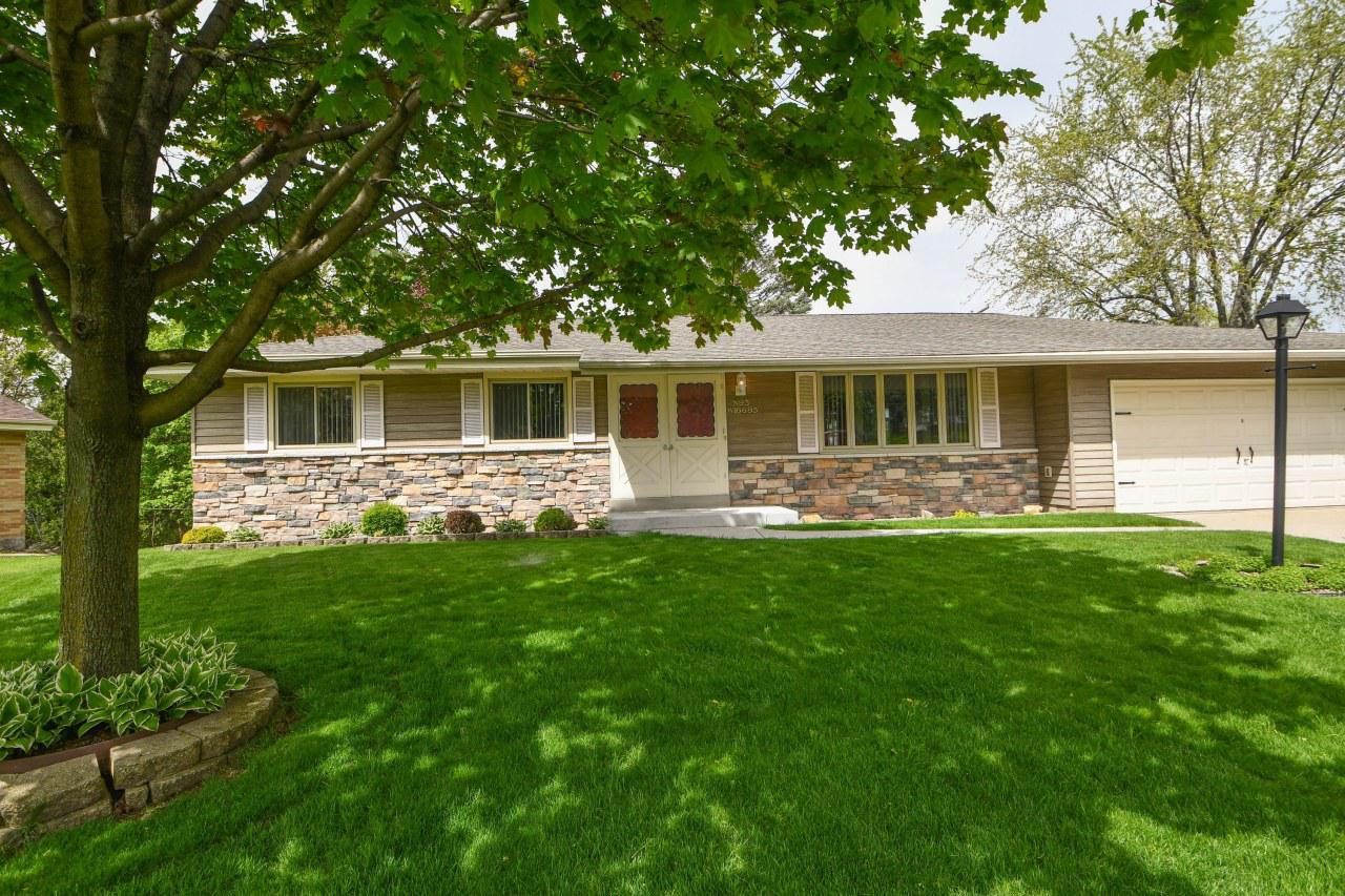 N95W16695 Roanoke Ct., Menomonee Falls, WI 53051