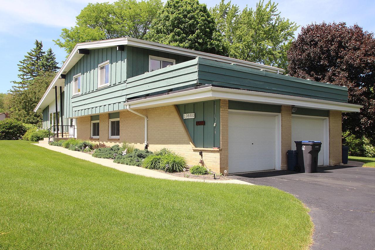 13660 W Nicolet Dr., New Berlin, WI 53151