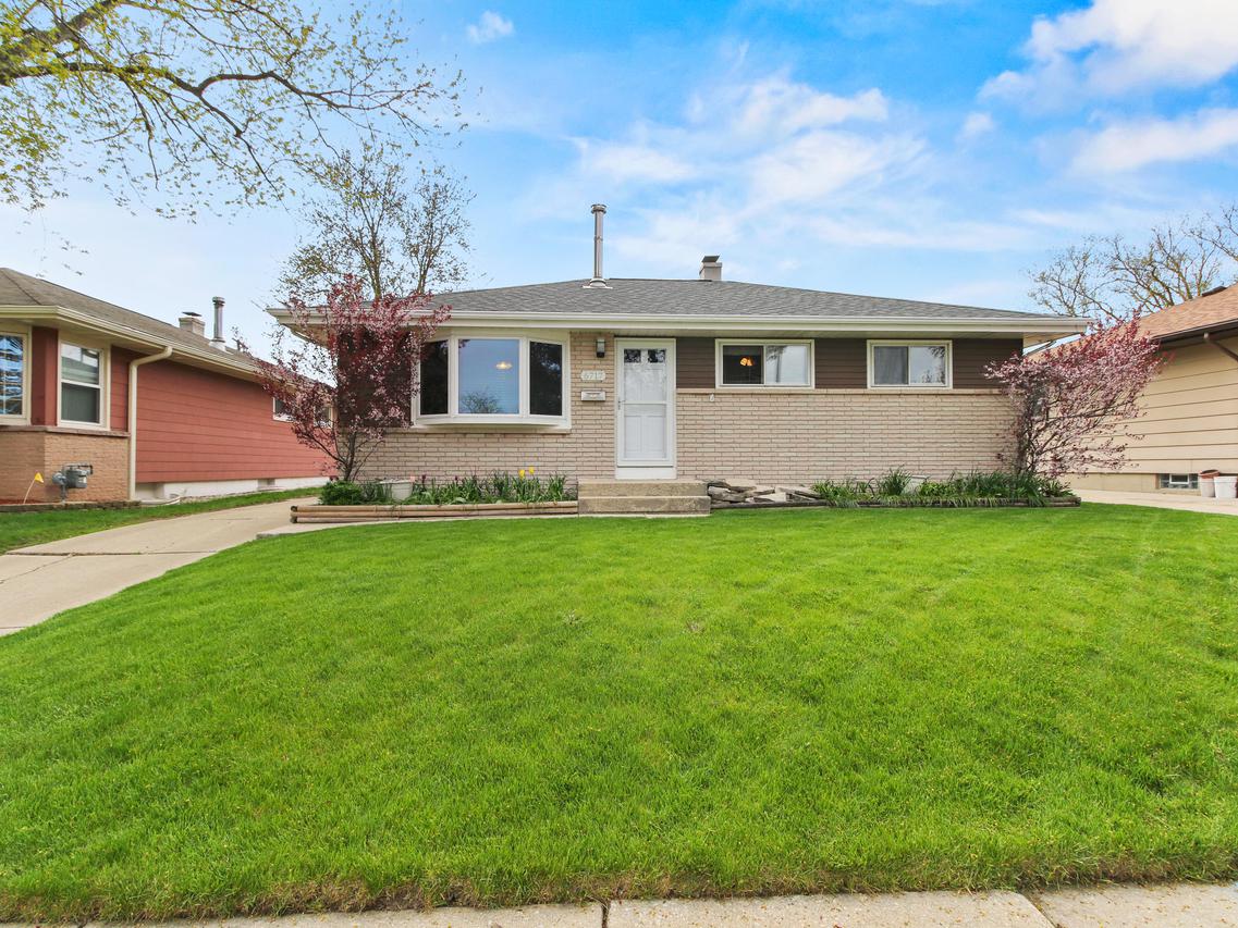 6717 S 17th St., Milwaukee, WI 53221