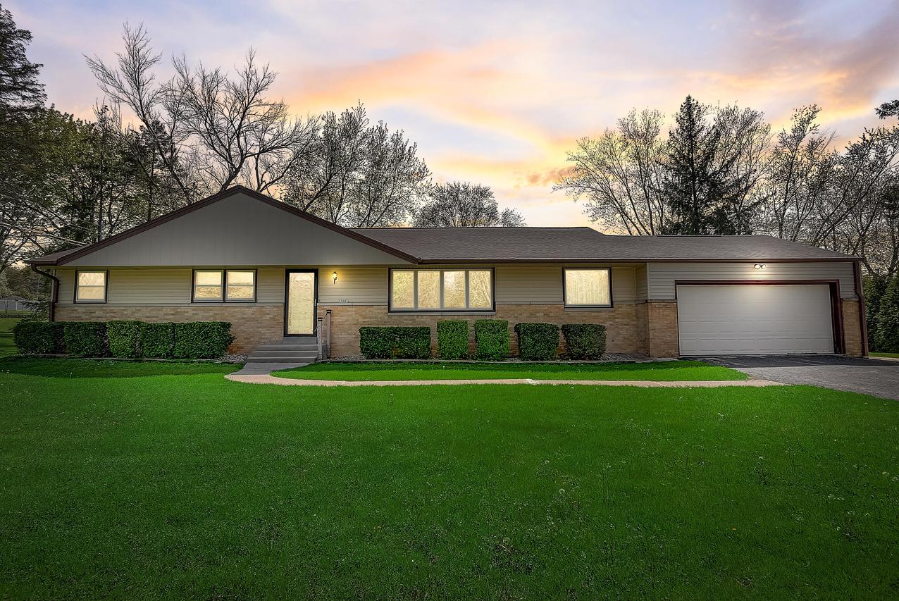 15801 W Monterey Dr, New Berlin, WI 53151