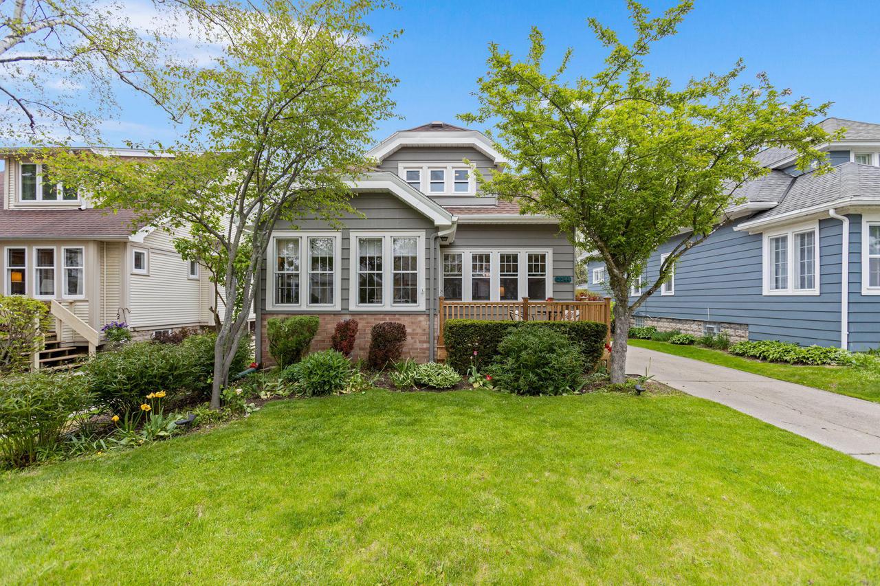 2244 N 72nd St, Wauwatosa, WI 53213