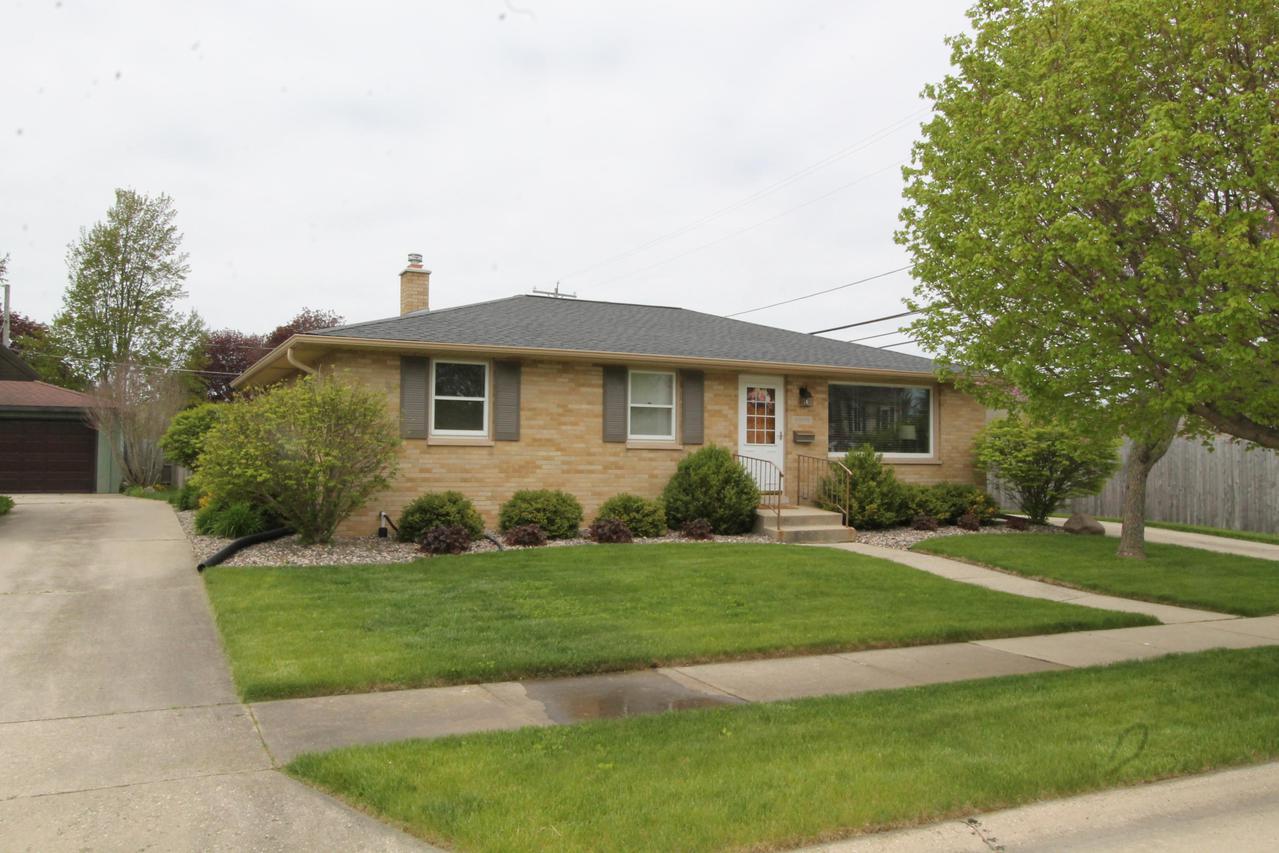 8614 36th Ave, Kenosha, WI 53142