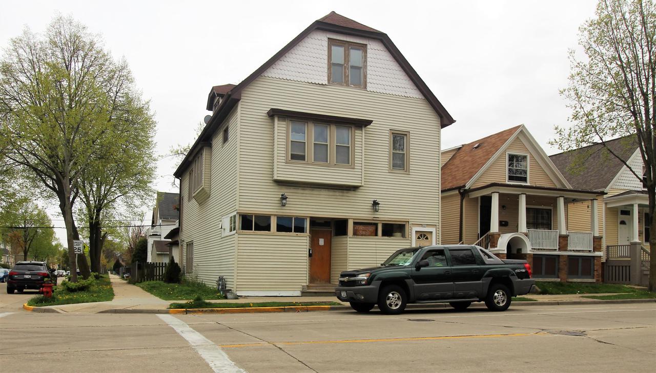 931-933 E Center St., Milwaukee, WI 53212