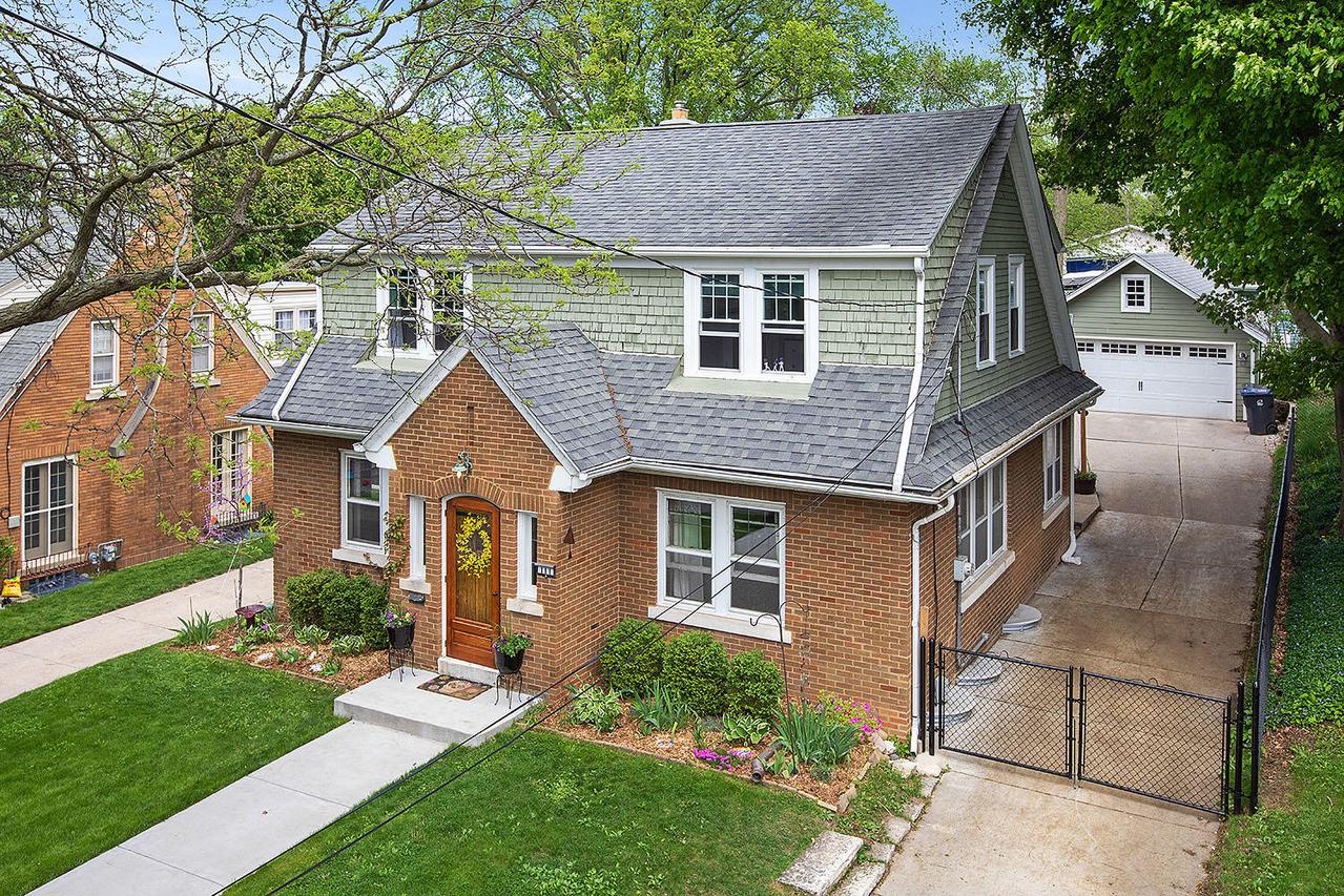 111 N Hartwell Ave, Waukesha, WI 53186