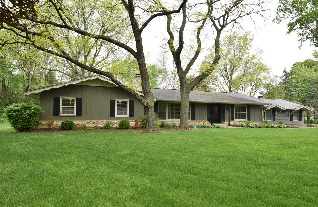 1285 Apache Tr., Brookfield, WI 53005