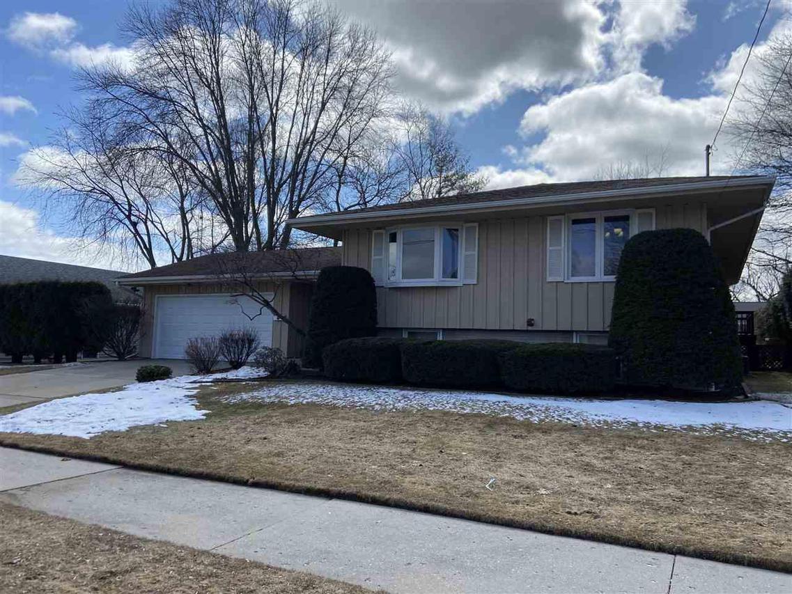 1917 Richmond Ave., Manitowoc, WI 54220