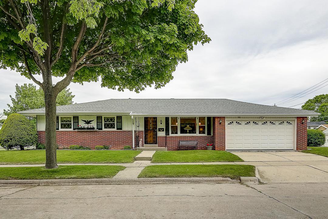 126 W Warnimont Ave, Milwaukee, WI 53207