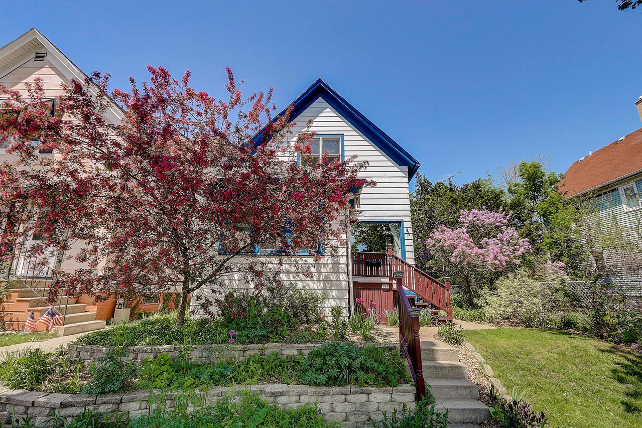 128 E Rosedale Ave, Milwaukee, WI 53207