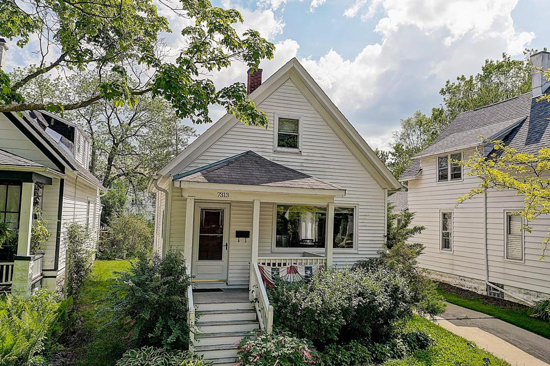 7313 Saint James St., Wauwatosa, WI 53213