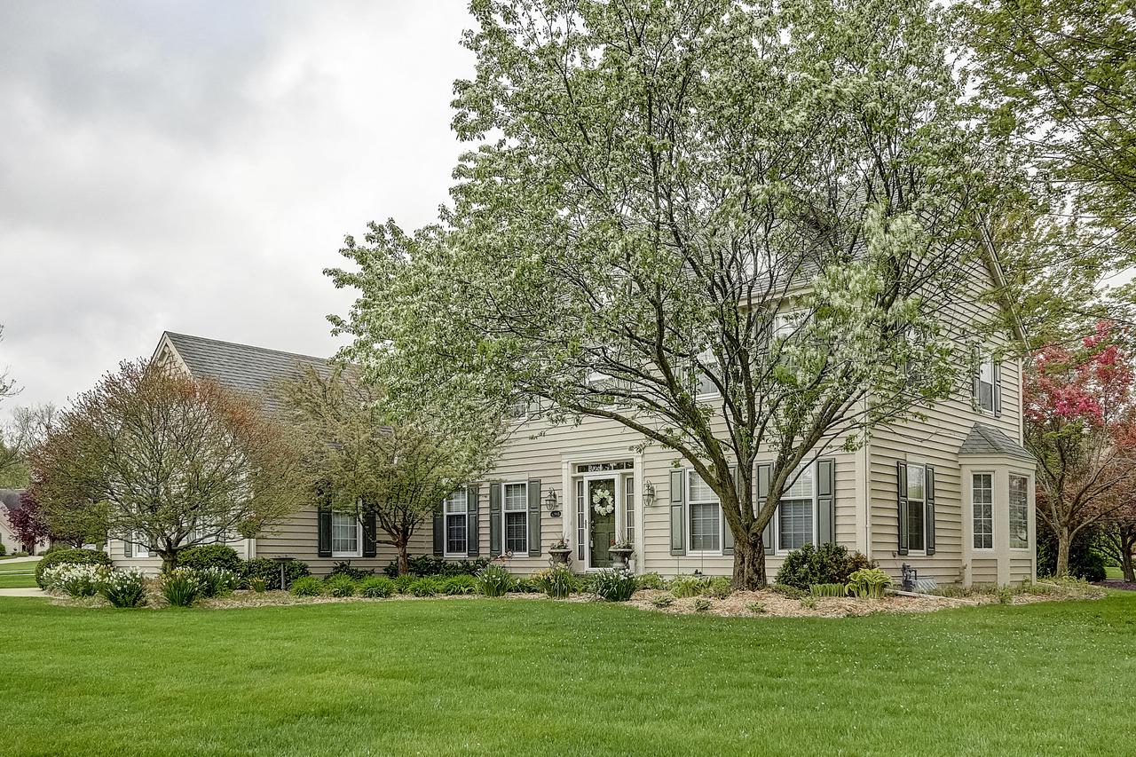 12945 W Hawthorne Ln., New Berlin, WI 53151