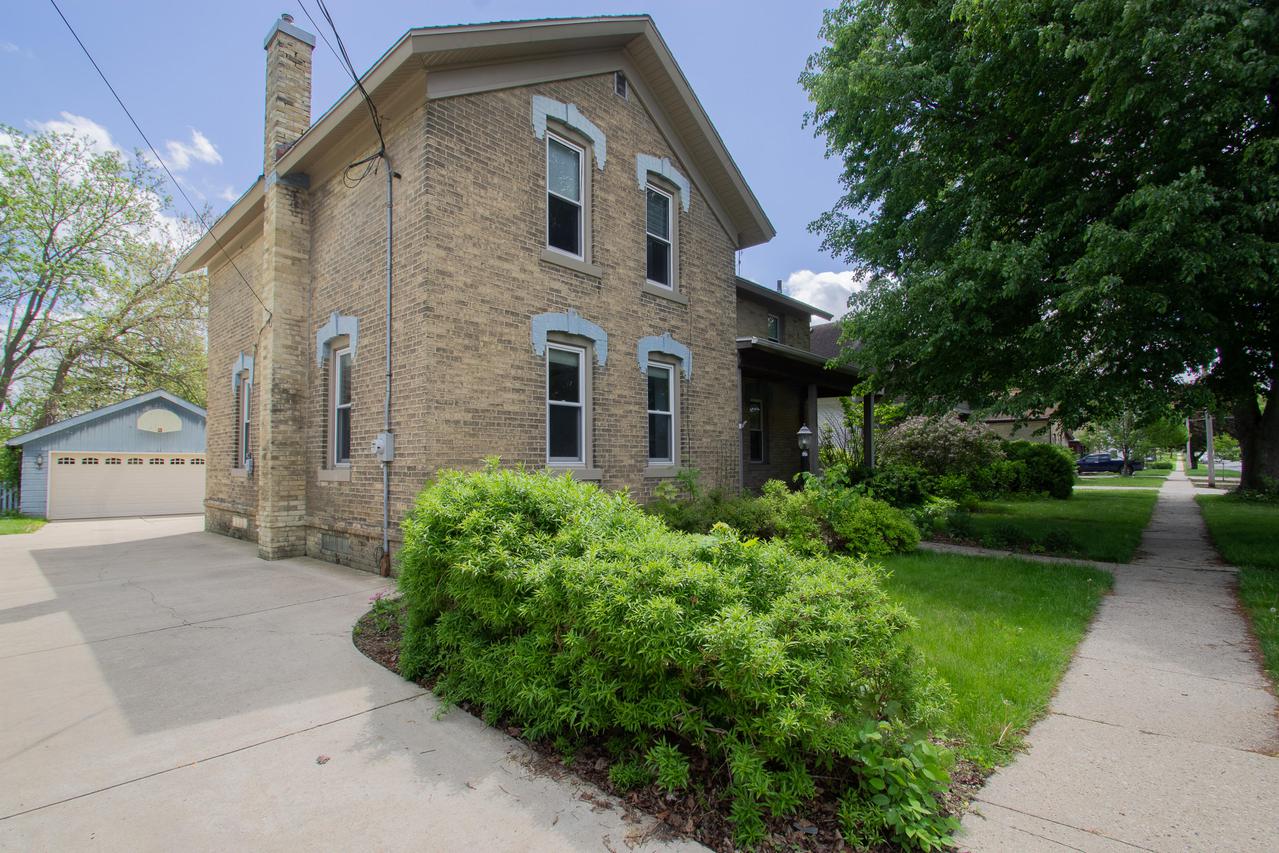 313 Dewey Ave., Watertown, WI 53094