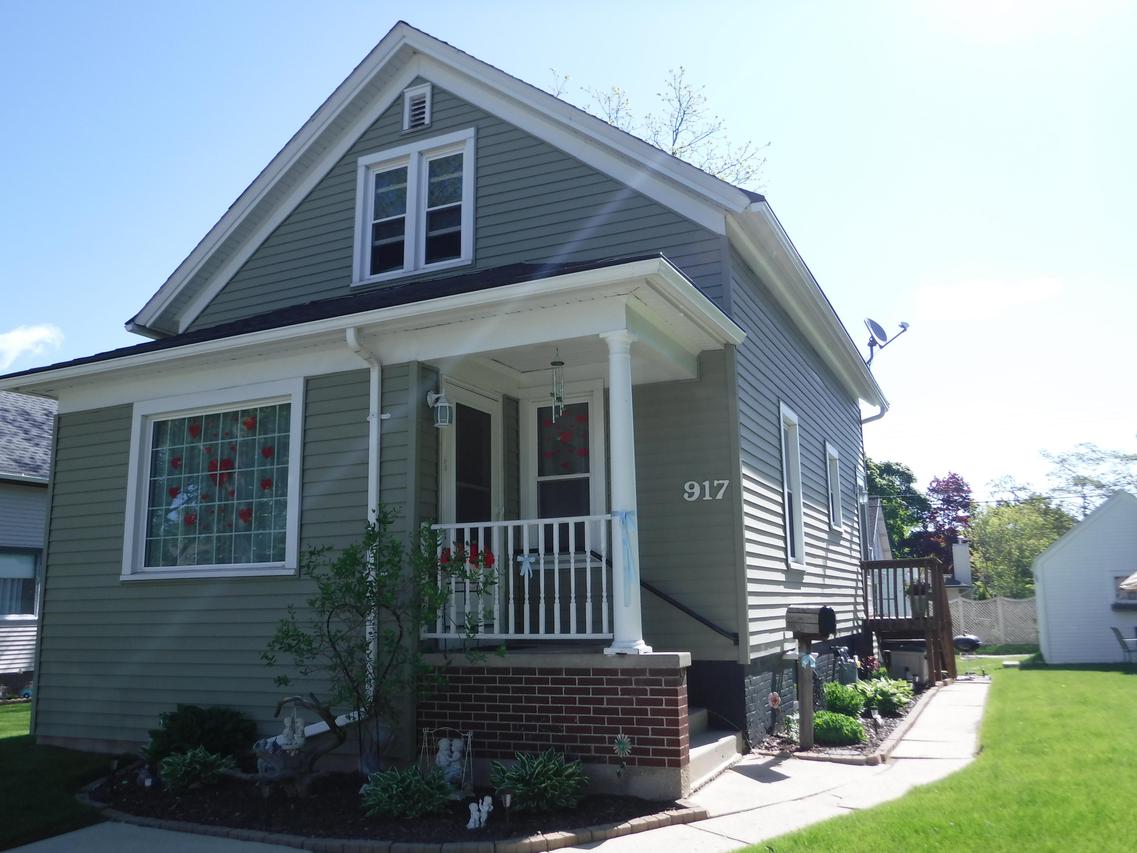 917 N 14th St., Manitowoc, WI 54220