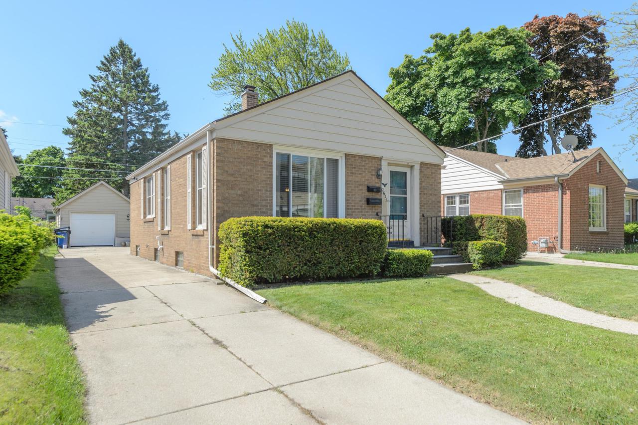 2625 Gillen St., Racine, WI 53403