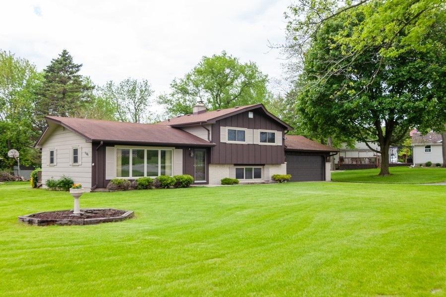 5101 S Mars Dr., New Berlin, WI 53146