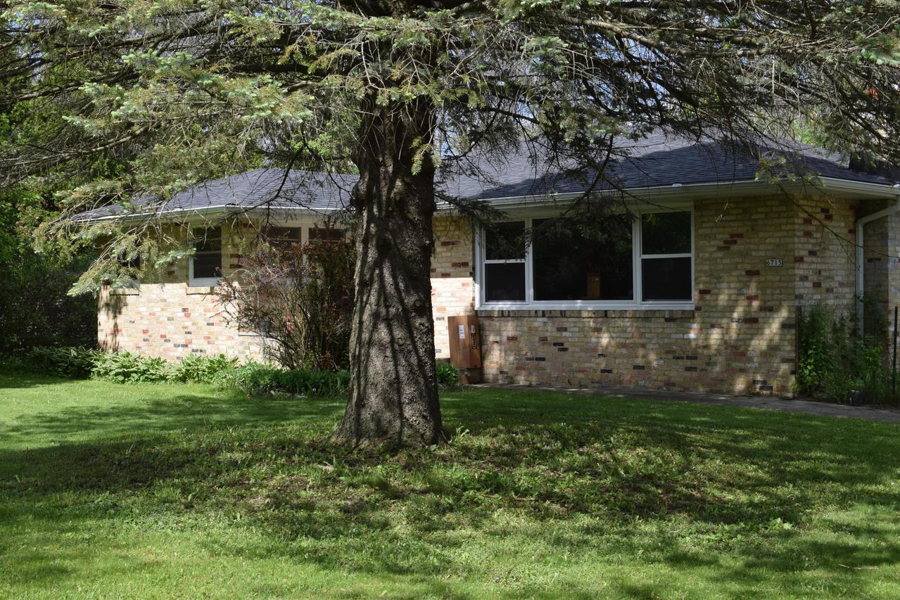6715 State Road 31, Caledonia, WI 53402
