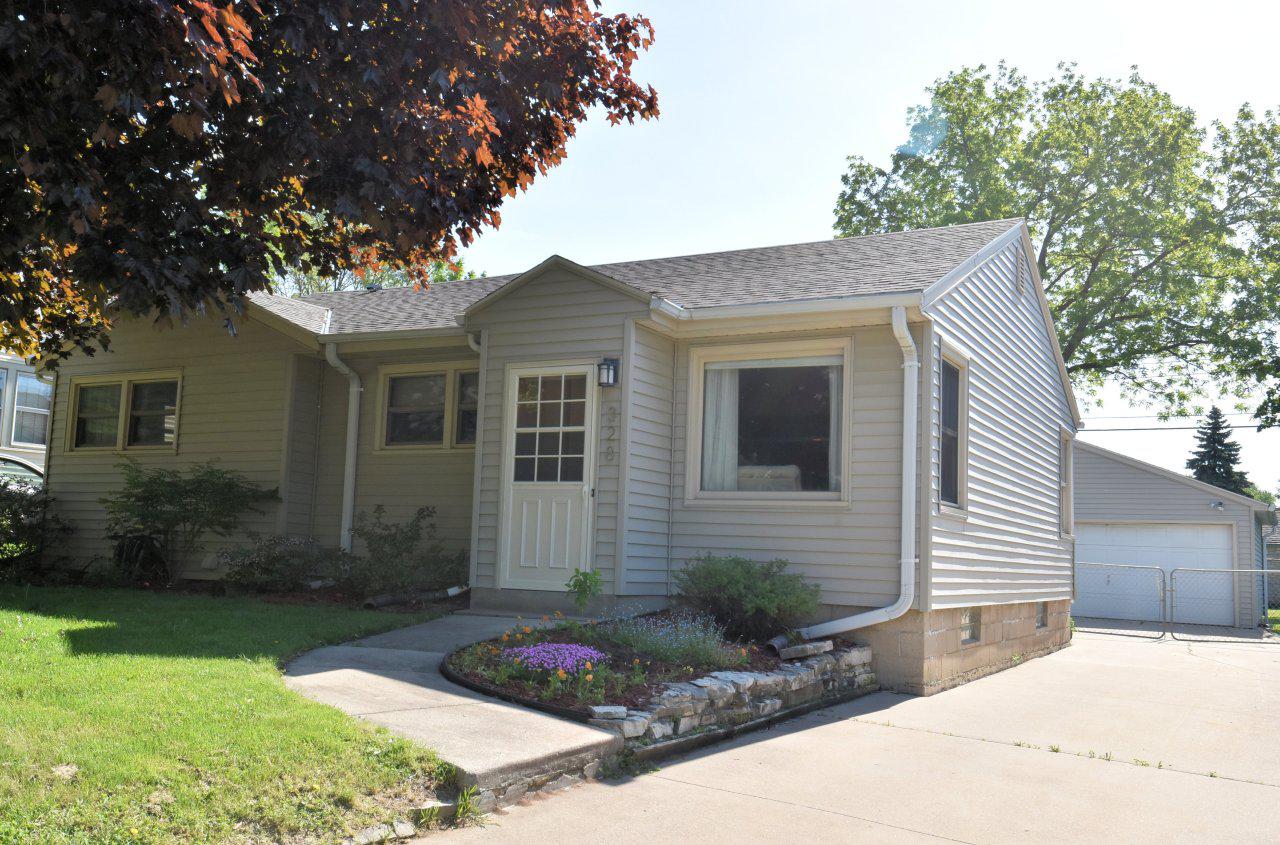 328 N 113th St, Wauwatosa, WI 53226