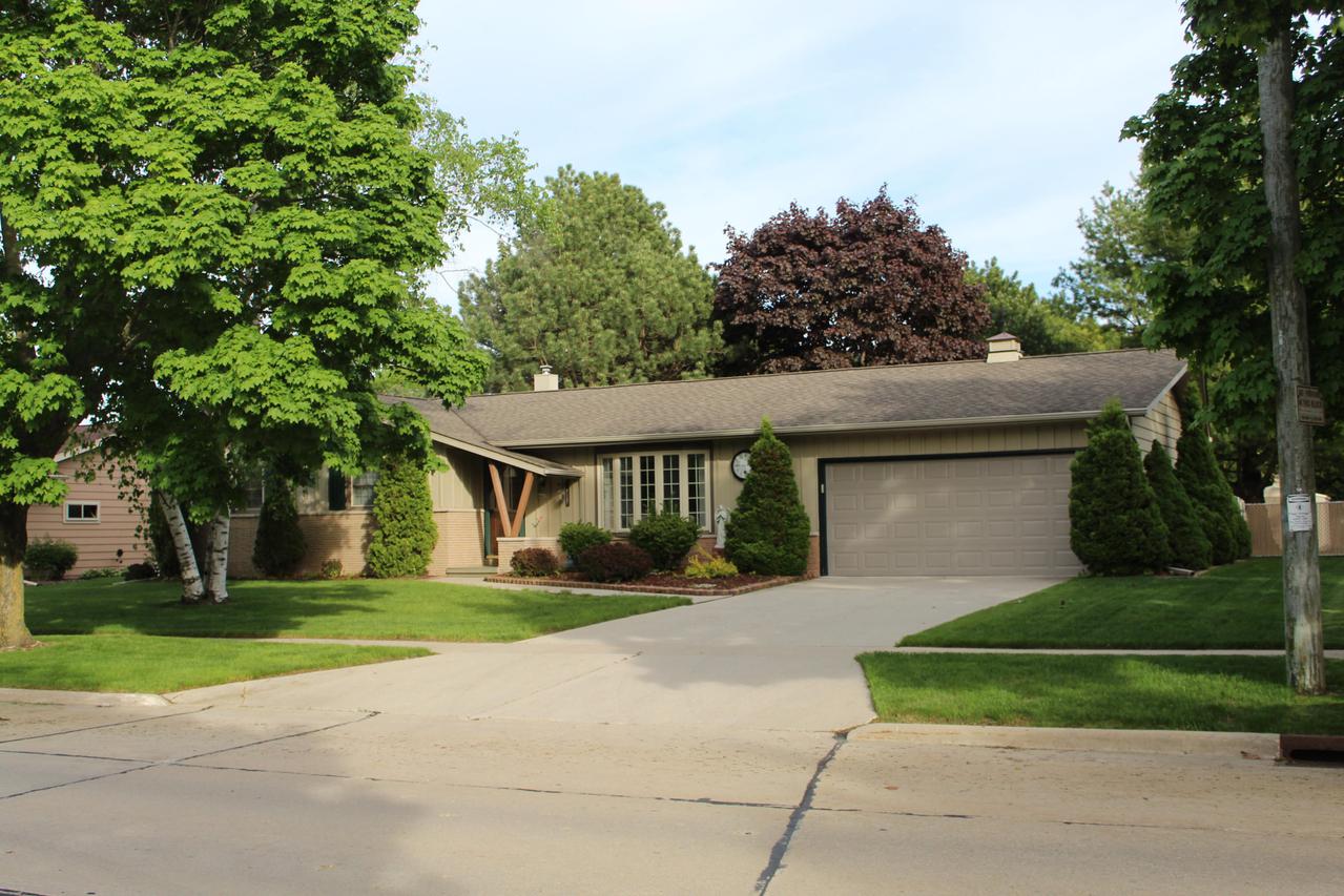 4419 Fleetwood Dr., Manitowoc, WI 54220