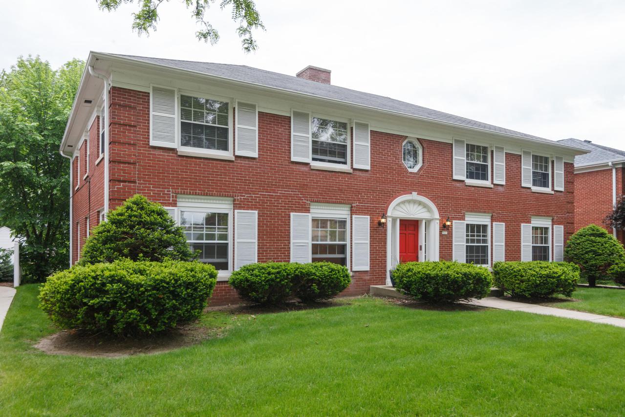 9223 W North Ave, Wauwatosa, WI 53226