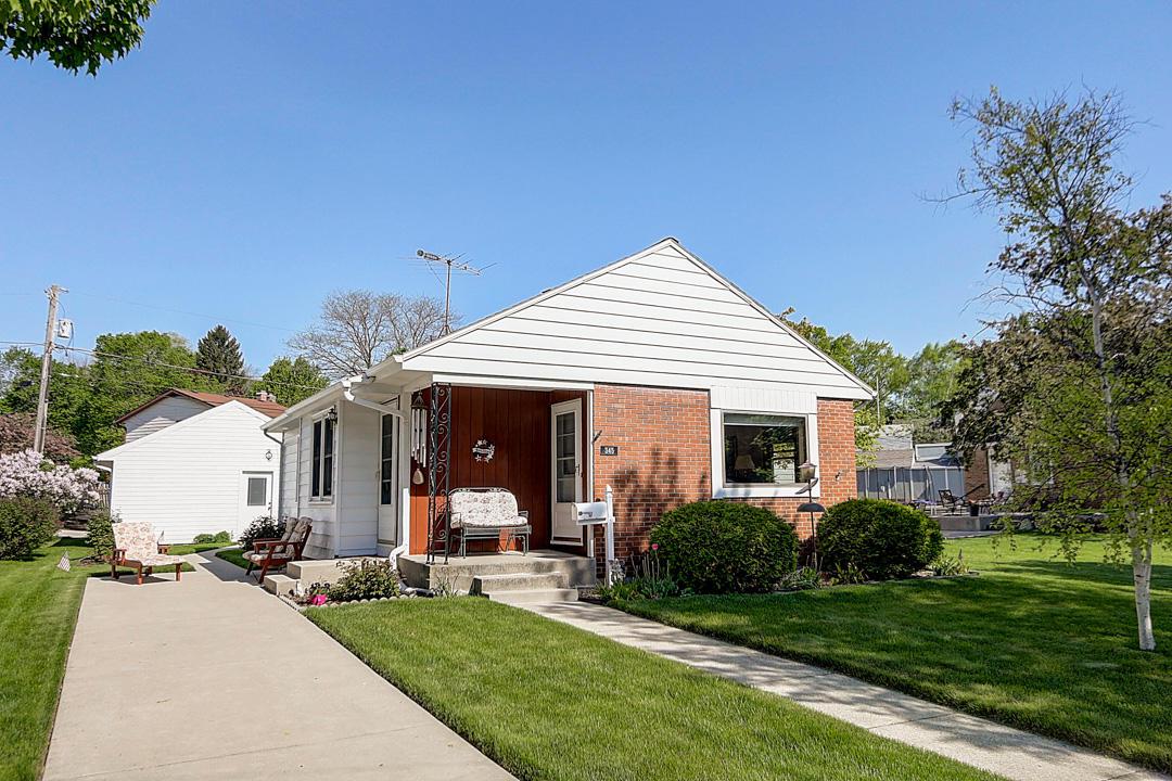 345 S Garfield Ave, Port Washington, WI 53074