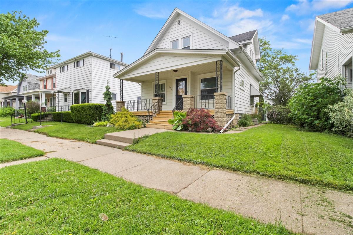 1015 Hayes Ave, Racine, WI 53405