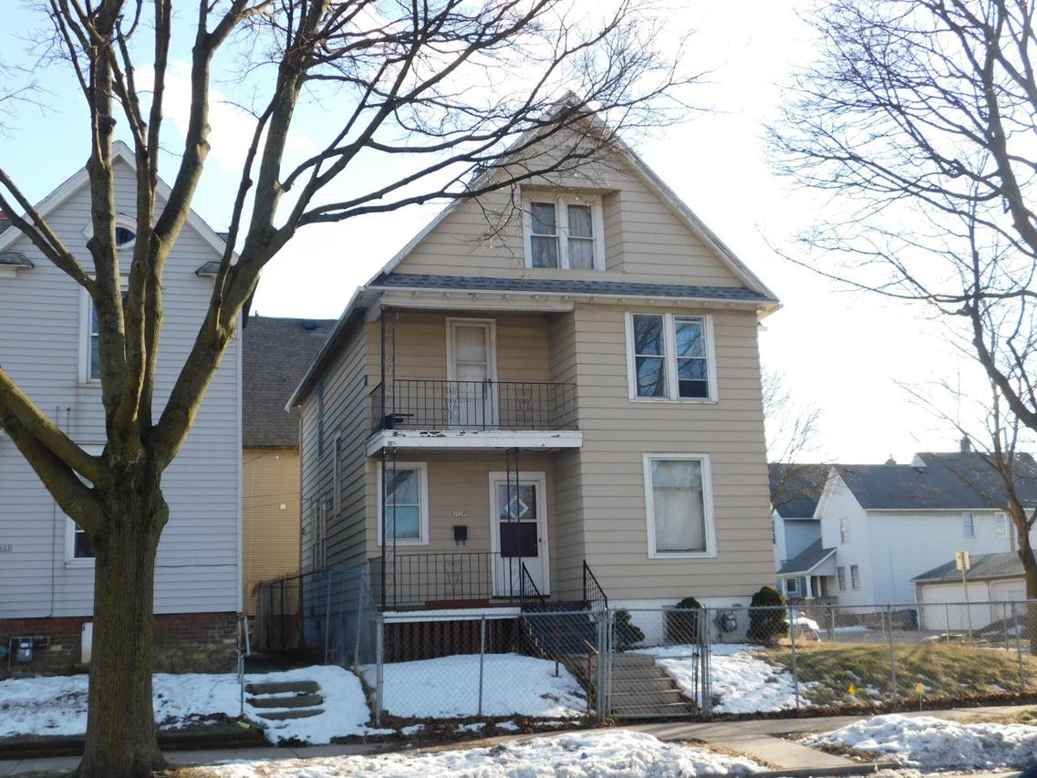2927 W Saint Paul Ave, Milwaukee, WI 53208