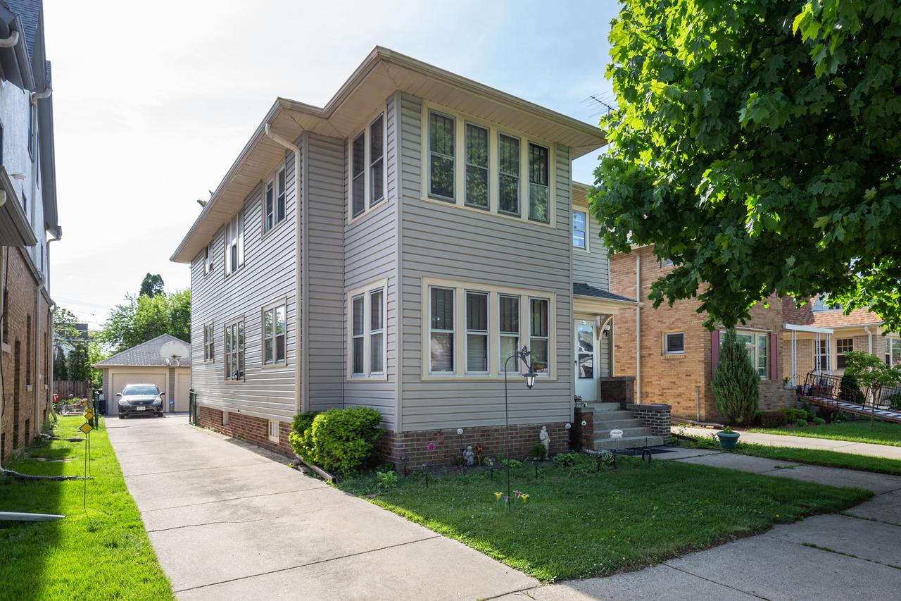 724 Arthur Ave, Racine, WI 53405