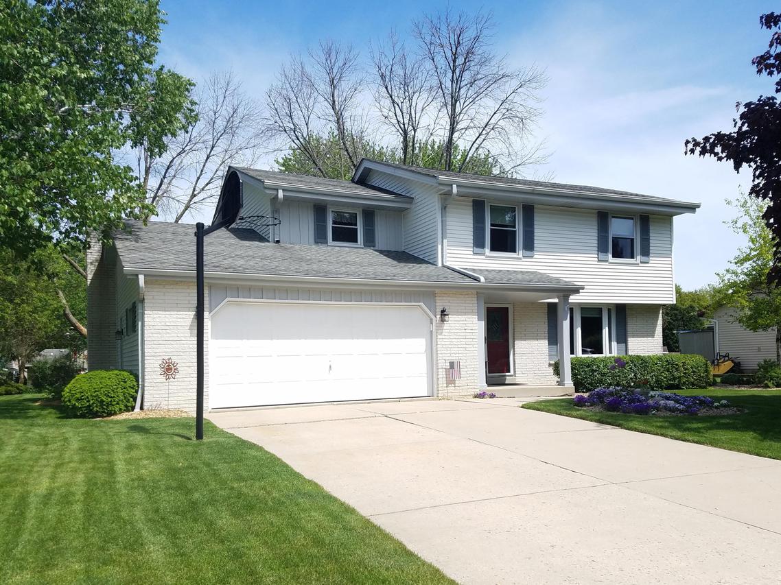 15460 W Mayflower Dr., New Berlin, WI 53151