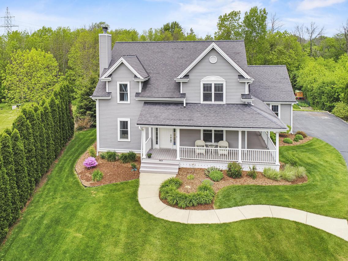 5214 W Elmdale Ct, Mequon, WI 53092