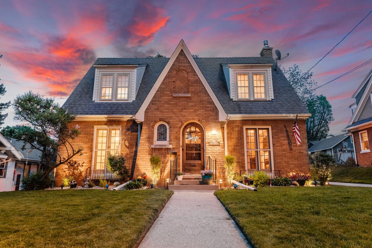 115 N Hartwell Ave, Waukesha, WI 53186