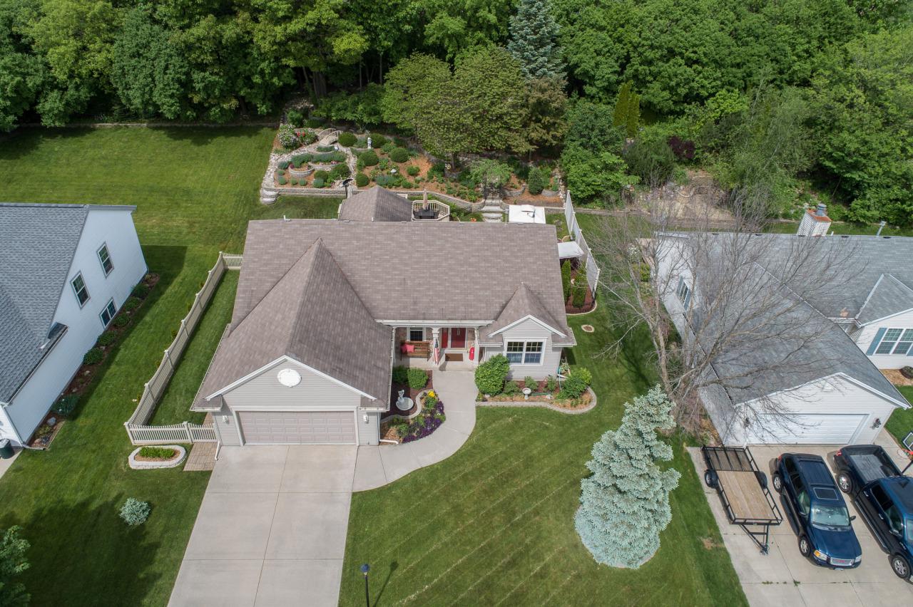 300 Stonebrook Dr., Waukesha, WI 53186